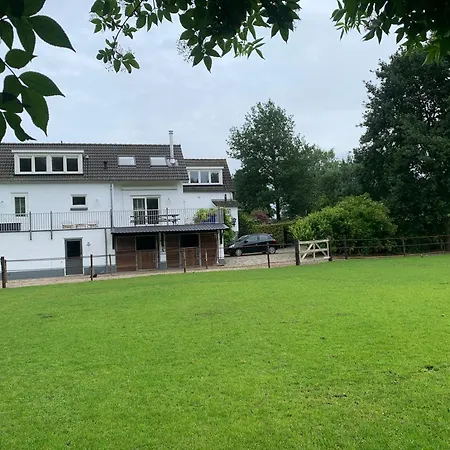 Bed & Breakfast Luxury - Eik Bij De Dijk 3*